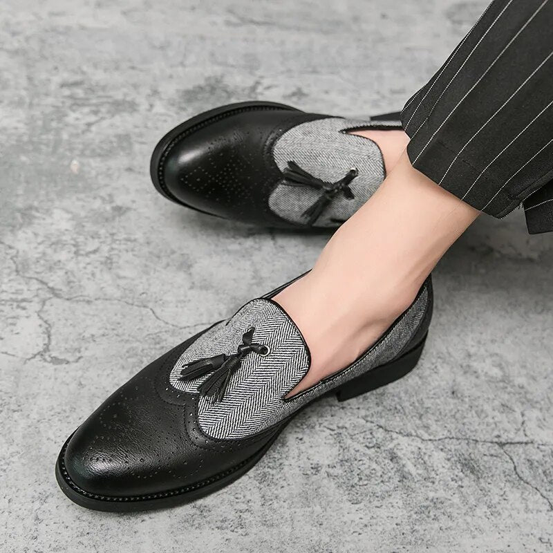 Semi-formal Leather Shoes for Men Tassel Casual Brogue Flats Carved England Men Dress Shoes Men Loafers