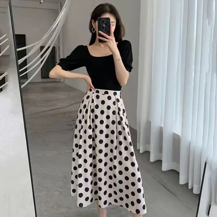 ARWEN & AJH GROUP مجموعة اروين 2024 Women Spring Summer Vintage Set Female Short Sleeve Tops & Print Mesh Pleated Skirt 2 Piece Set Lady Casual Loose Suit E893