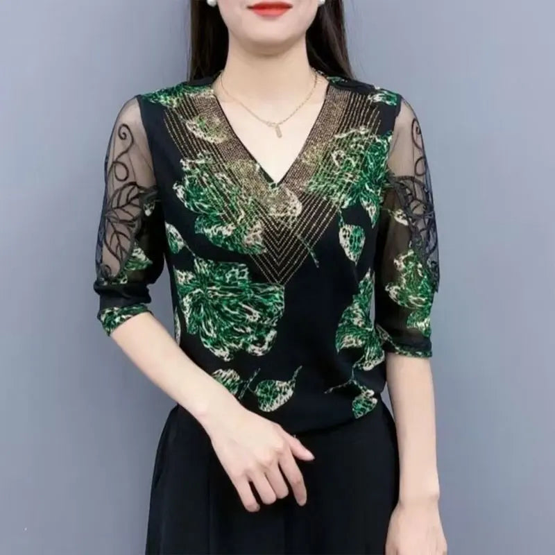 2024 Spring Summer Vintage Printed Pullovers Sexy Lace Gauze Spliced Female Clothing Elegant V-Neck Chic Diamonds Casual T-shirt